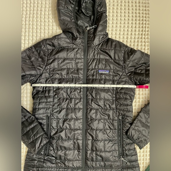 Patagonia Women's Black Hooded Full Zip Puffer Jacket - Picture 3 of 6